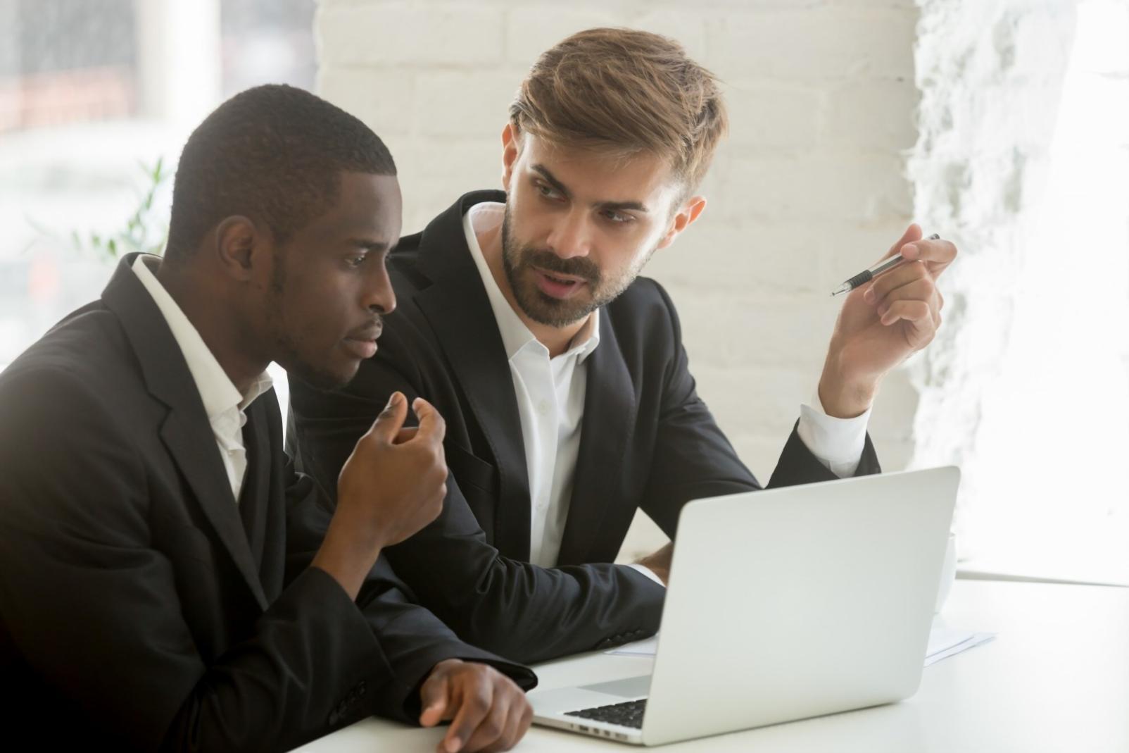 Praktische Analyse der monatlichen Ausgaben